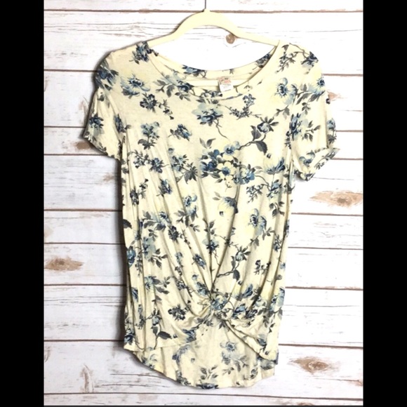 Last one! Floral tie knot tee sz S and M NWT - Picture 2 of 5